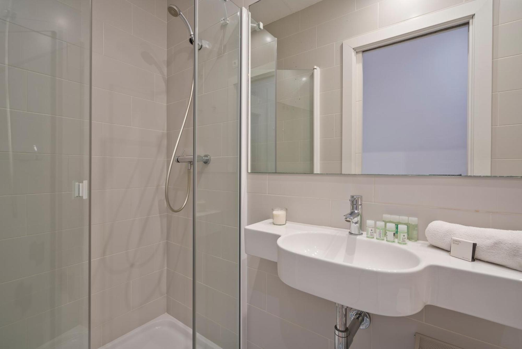 Bcnstop Sant Pau Suites Barcelona Bagian luar foto